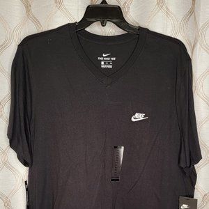Men's Nike v neck tee